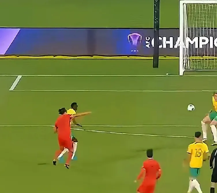 爱游戏体育网站-技术犯规失误频现，球队惨遭失利