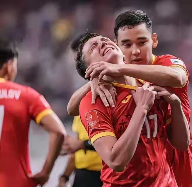 强强对话!足球比赛中的精彩瞬间让观众惊艳的简单介绍 强强对话!足球比赛中的精彩瞬间让观众惊艳的简单介绍