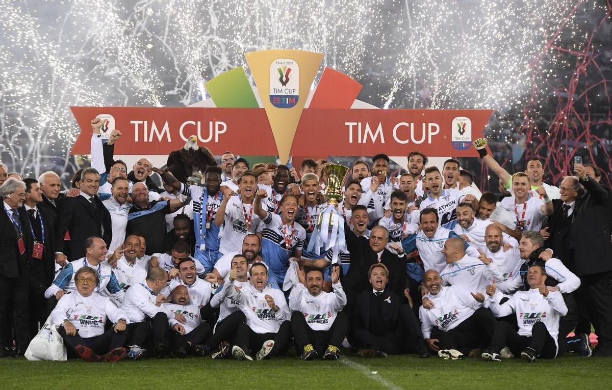 意大利球员集体庆祝欧国联冠军赛出线，精神面貌饱满的简单介绍