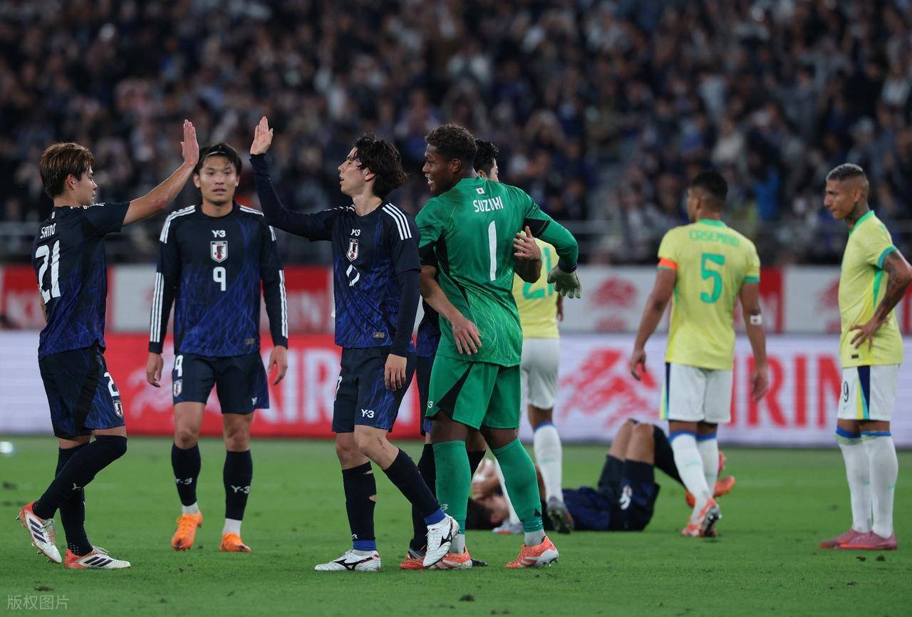 足球比赛中，巴西队赢得胜利，晋级下一轮的简单介绍