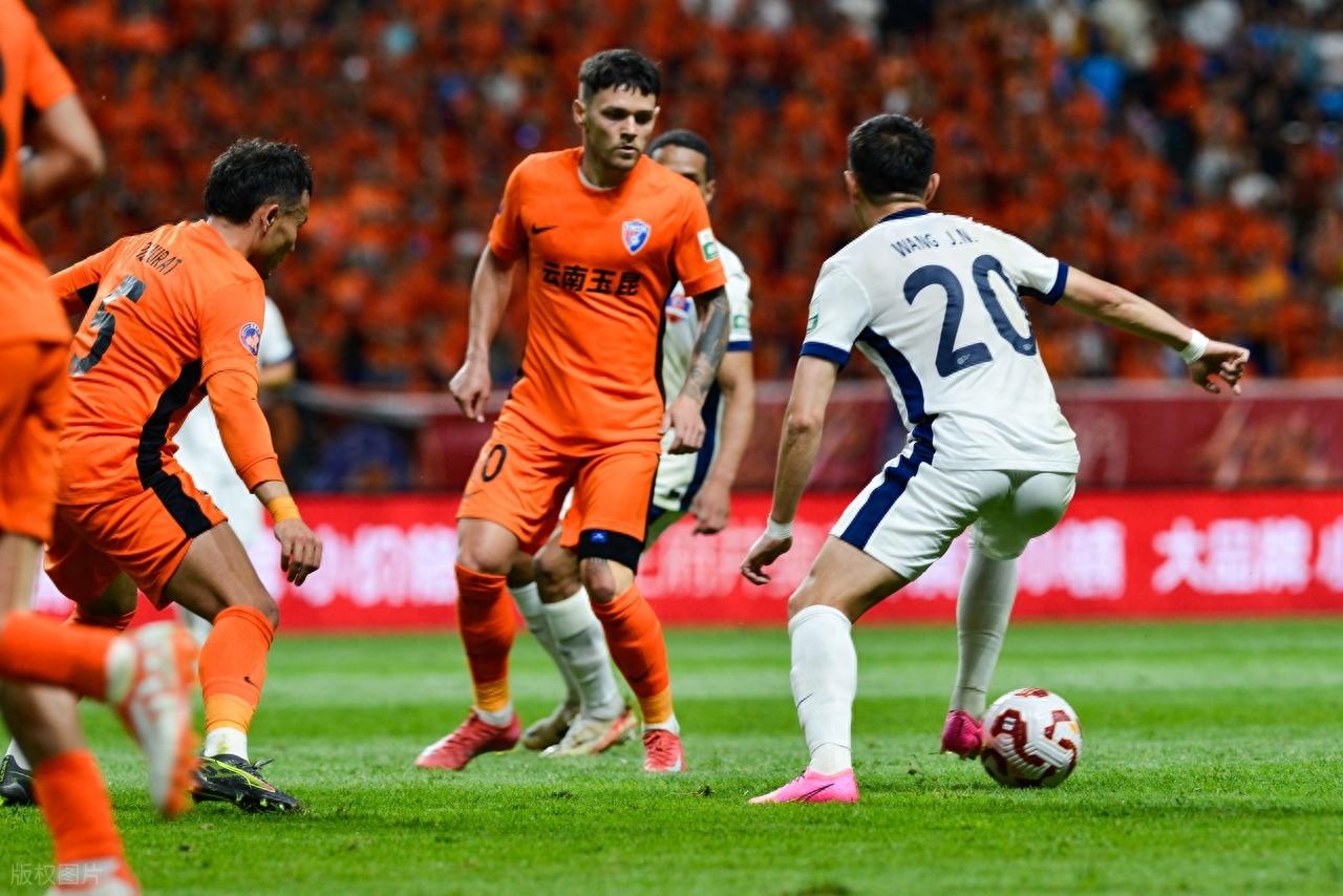 爱游戏体育地址-云南队主场获胜，迈向季后赛