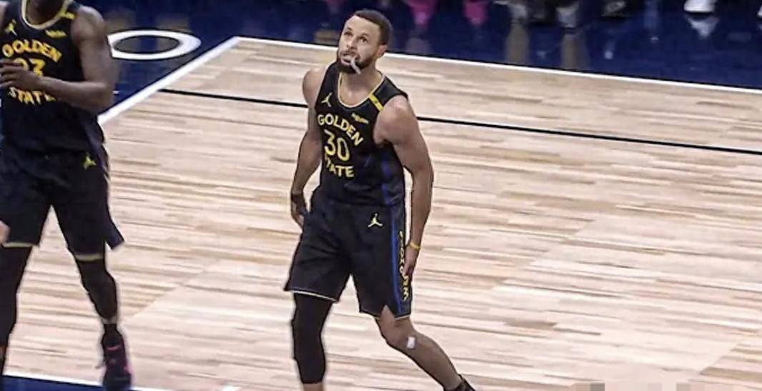 爱游戏体育直播-重磅新闻！球员受伤退出比赛，团队应对挑战的简单介绍